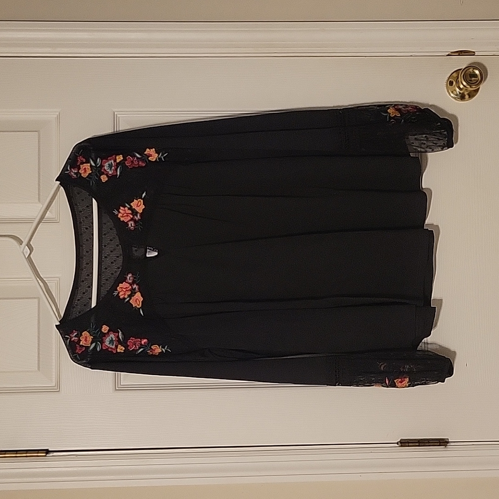Time & Tru Embroidered Top